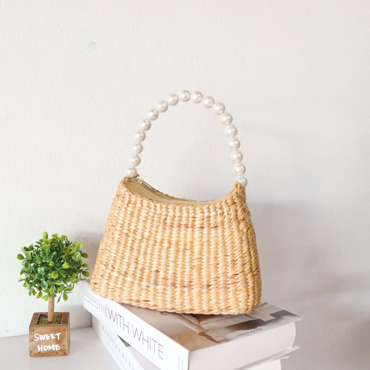 KI RA NA - Woven Straw Top Handle Bag Elevate your fashion game with the KI RA NA Straw Top Handle Bag. Perfect for any occasion, this eco-friendly and stylish accessory is a testament to sophisticated, sustainable fashion. Discover the perfect blend of d
