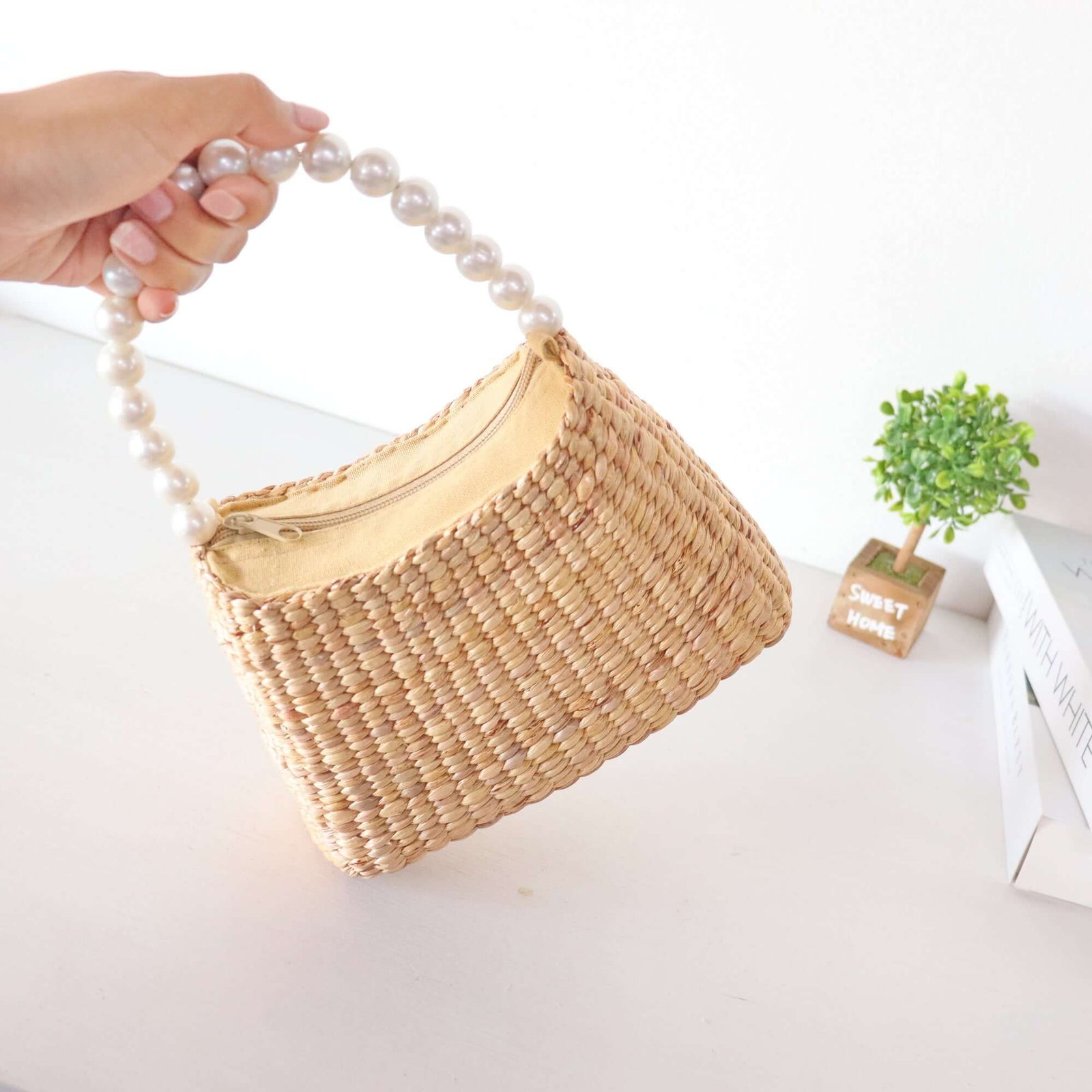 KI RA NA - Woven Straw Top Handle Bag Elevate your fashion game with the KI RA NA Straw Top Handle Bag. Perfect for any occasion, this eco-friendly and stylish accessory is a testament to sophisticated, sustainable fashion. Discover the perfect blend of d