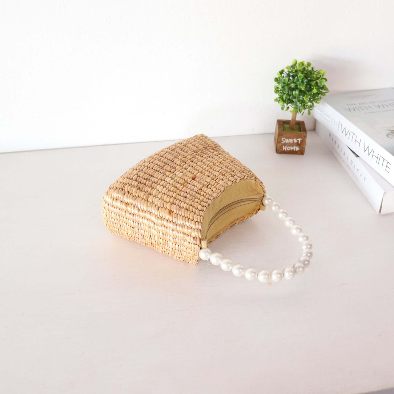 KI RA NA - Woven Straw Top Handle Bag Elevate your fashion game with the KI RA NA Straw Top Handle Bag. Perfect for any occasion, this eco-friendly and stylish accessory is a testament to sophisticated, sustainable fashion. Discover the perfect blend of d