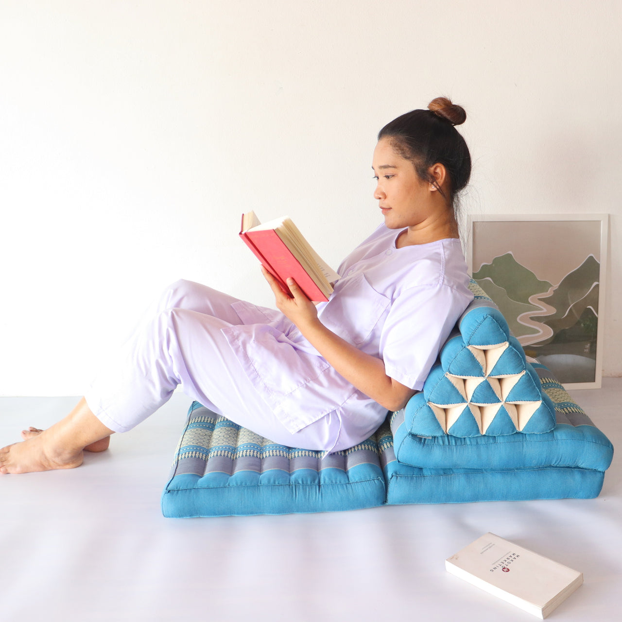 WI MON RUT - Thai Triangle Cushion (3 Fold - Light Blue)