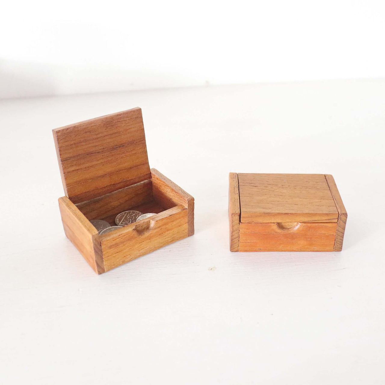 TI WA KNORN - Wooden Money Box