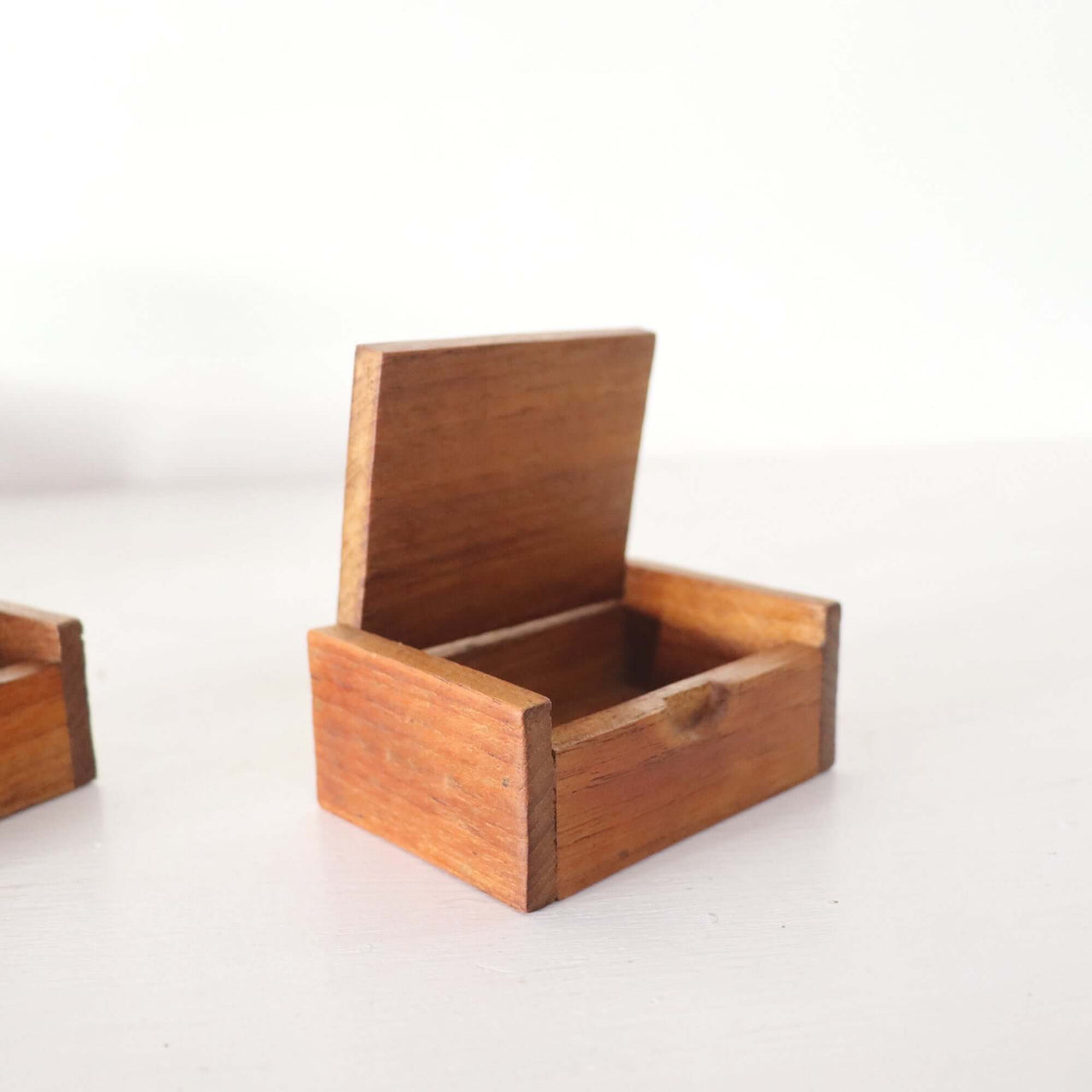 TI WA KNORN - Wooden Money Box