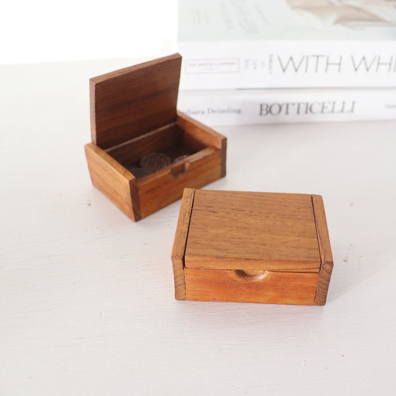 TI WA KNORN - Wooden Money Box