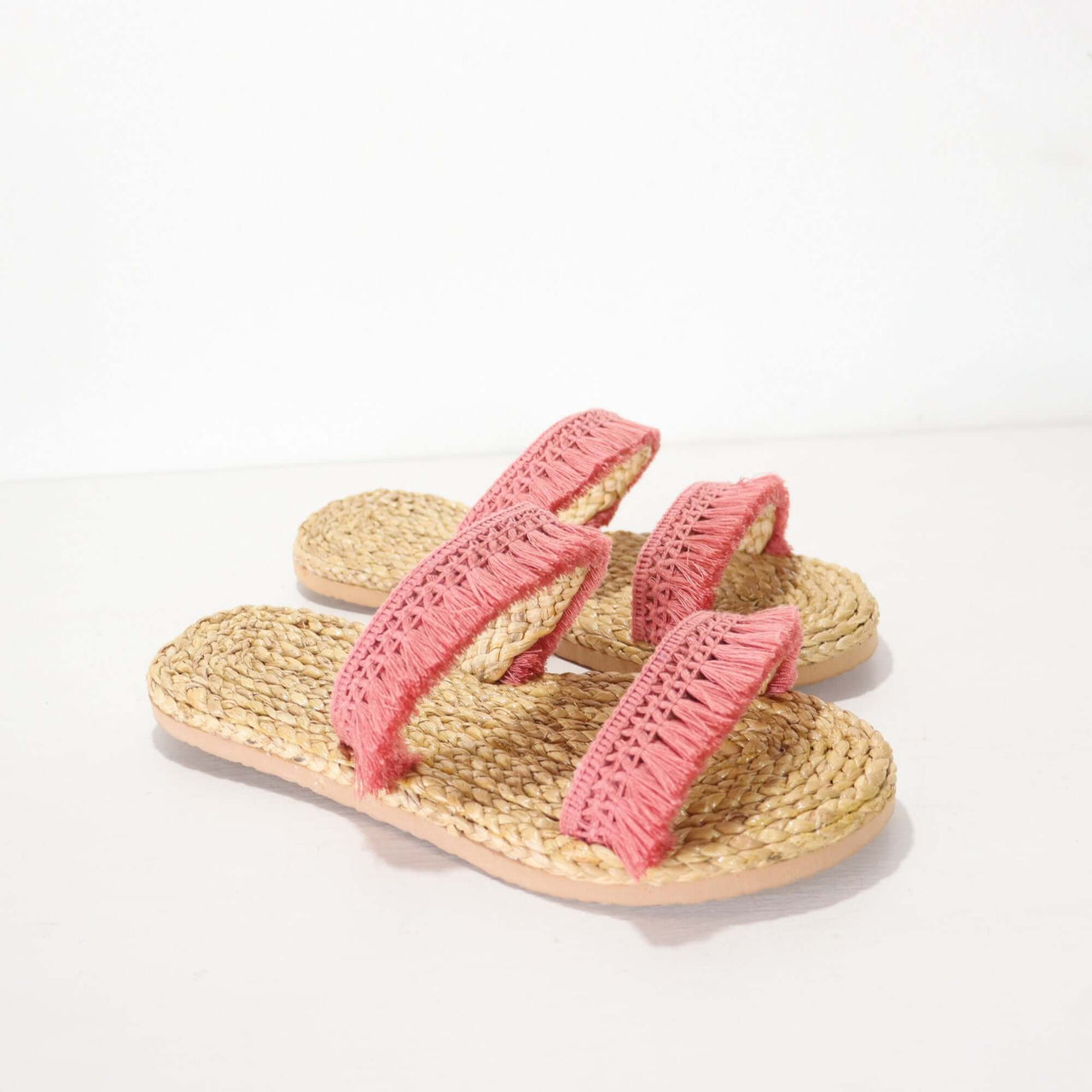 CHA YA WONG - Straw Shoe