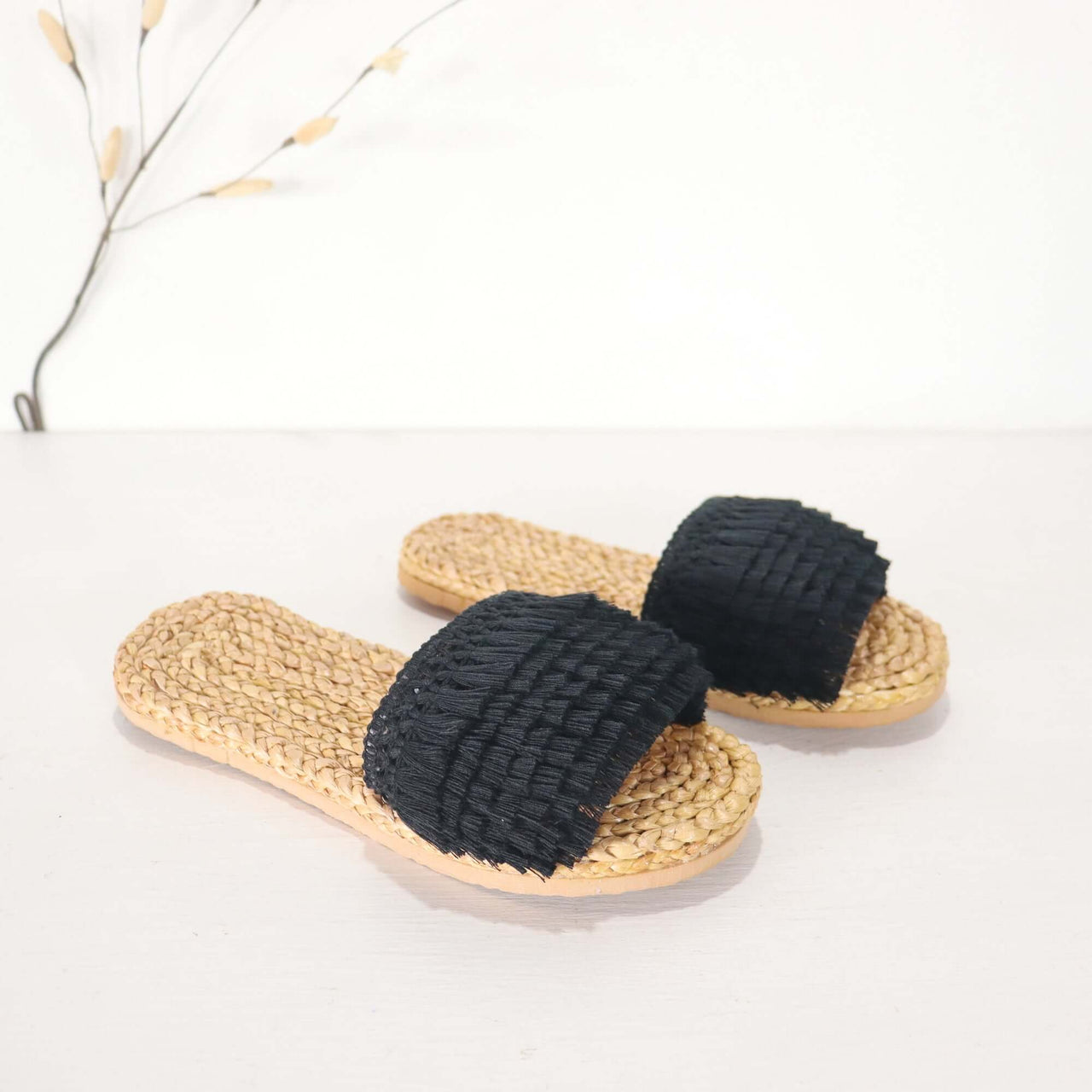 CHAN YA - Straw Shoe