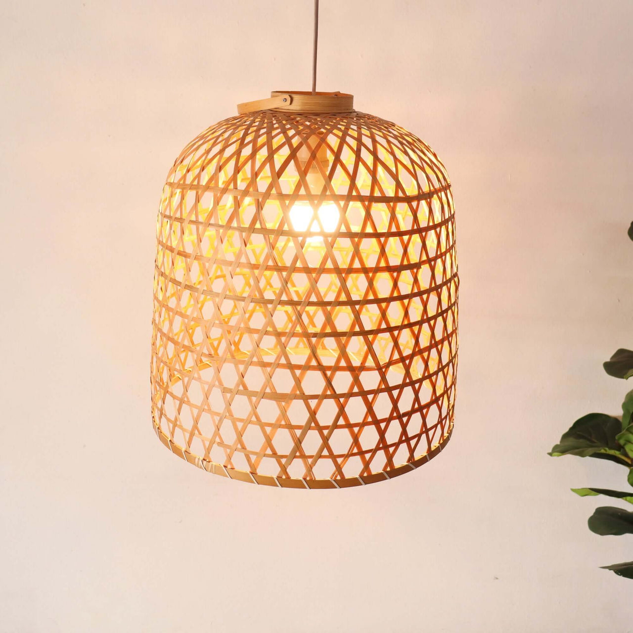 LAWAN — bamboo pendant light in natural earthy tones