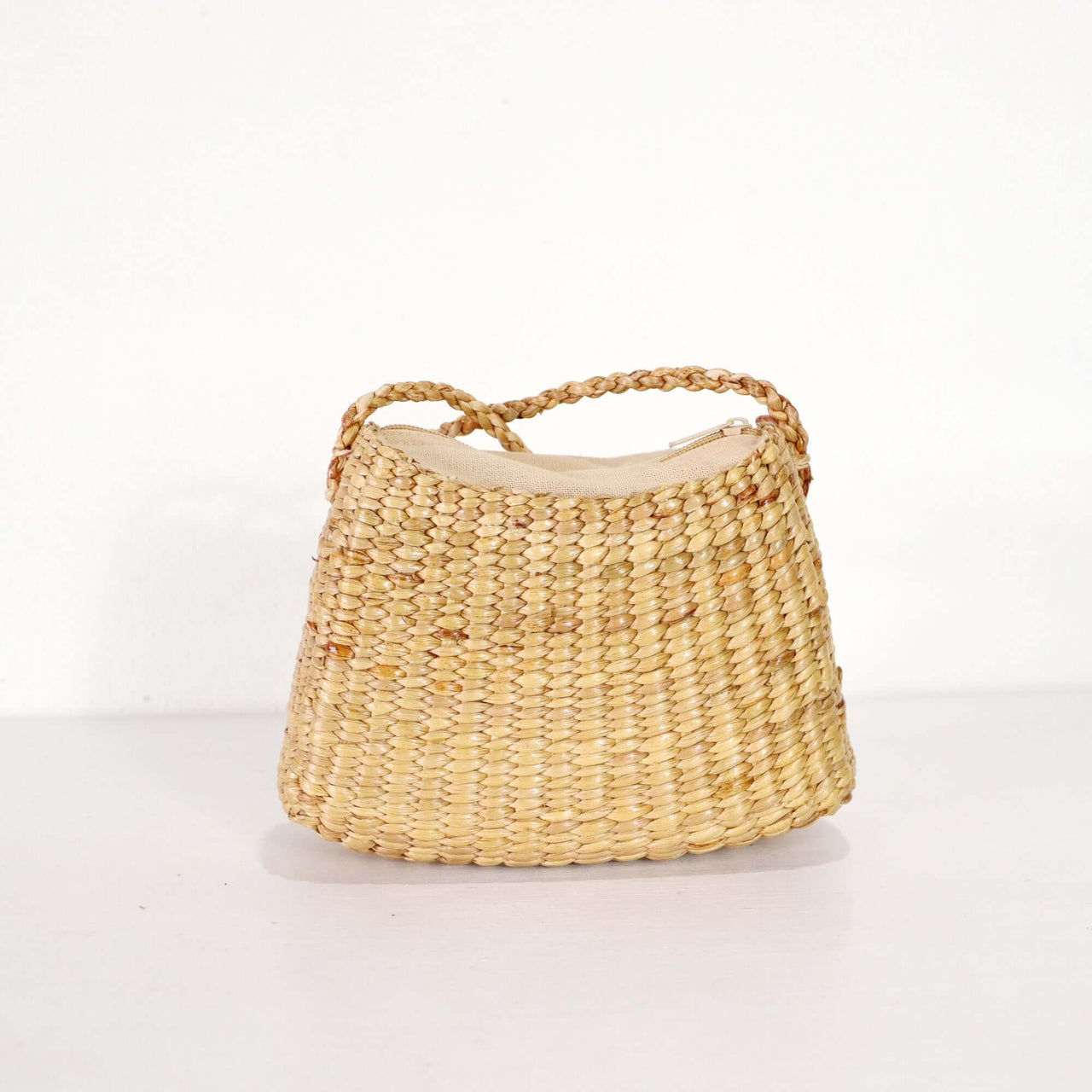 SARI PA PON - Cross Body Bag made of woven materials, stylish and compact for everyday use.