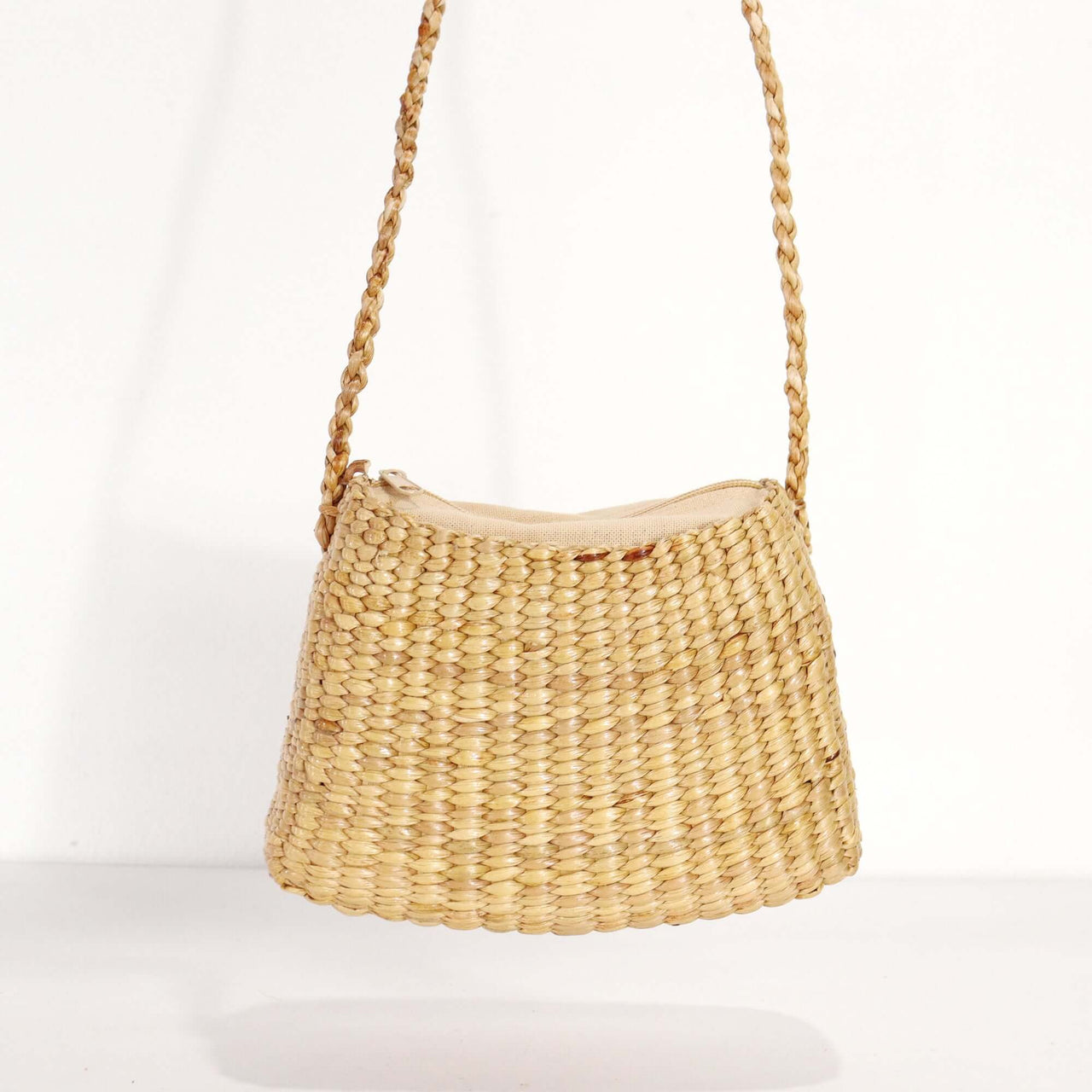 SARI PA PON - Cross Body Bag in natural woven design, perfect for daily use and stylish outings.