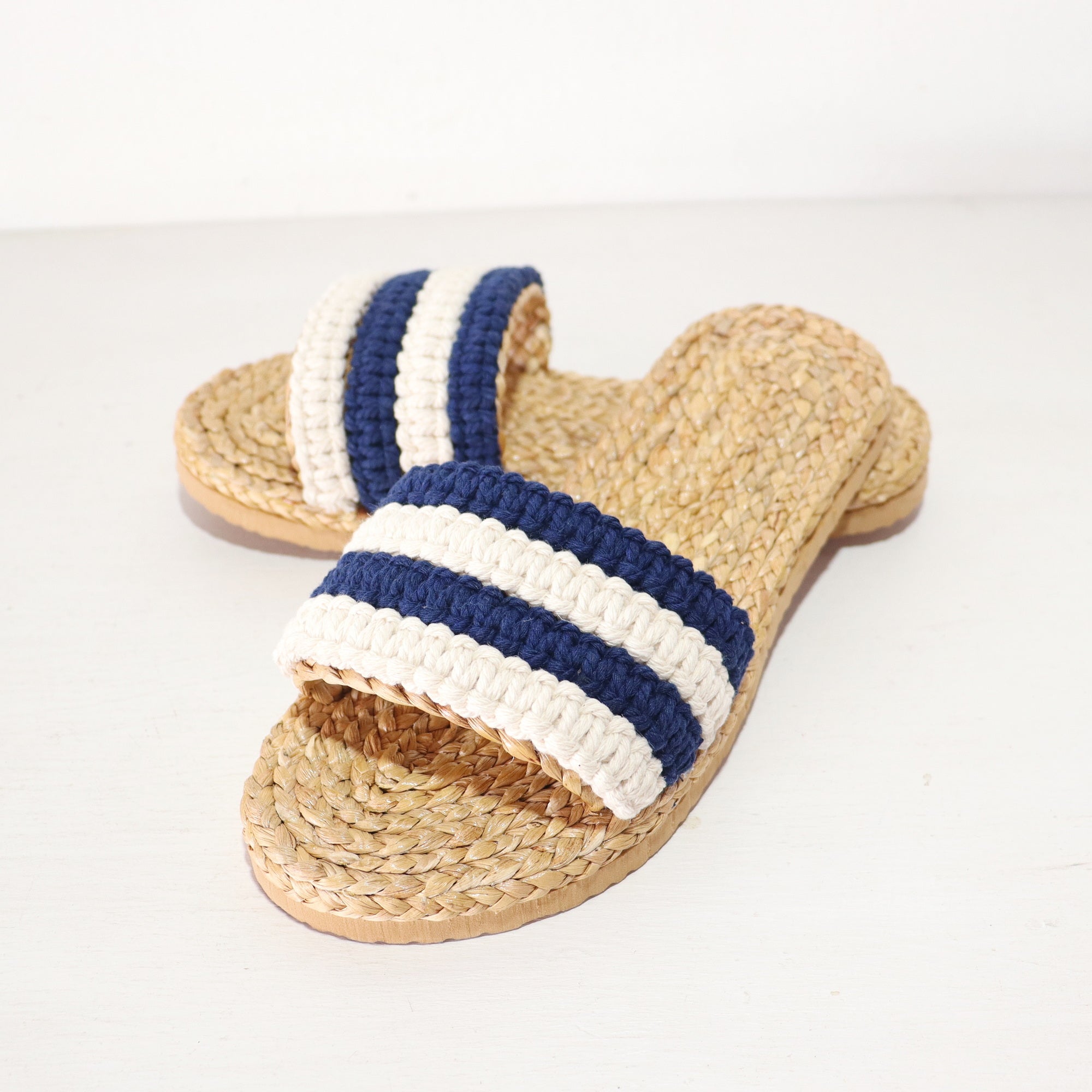 Ranee - Macramé straw shoes