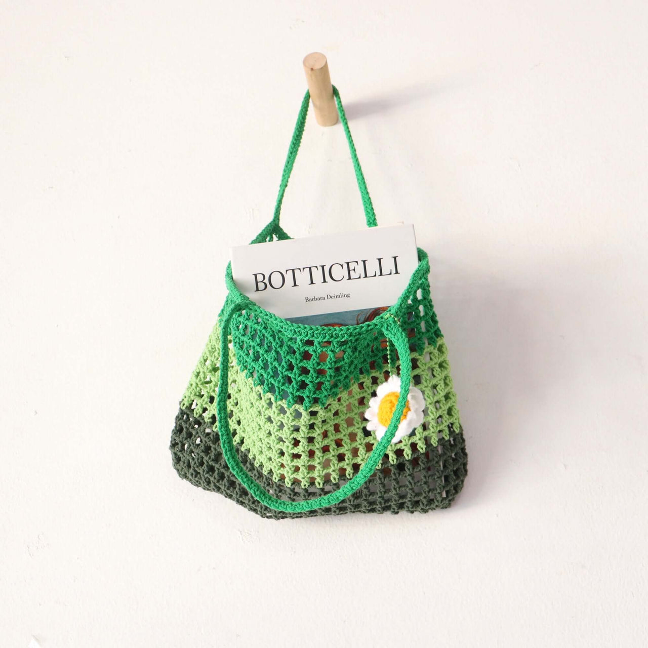 Green Layer Crochet — straw handbag with a relaxed, vacation-ready look