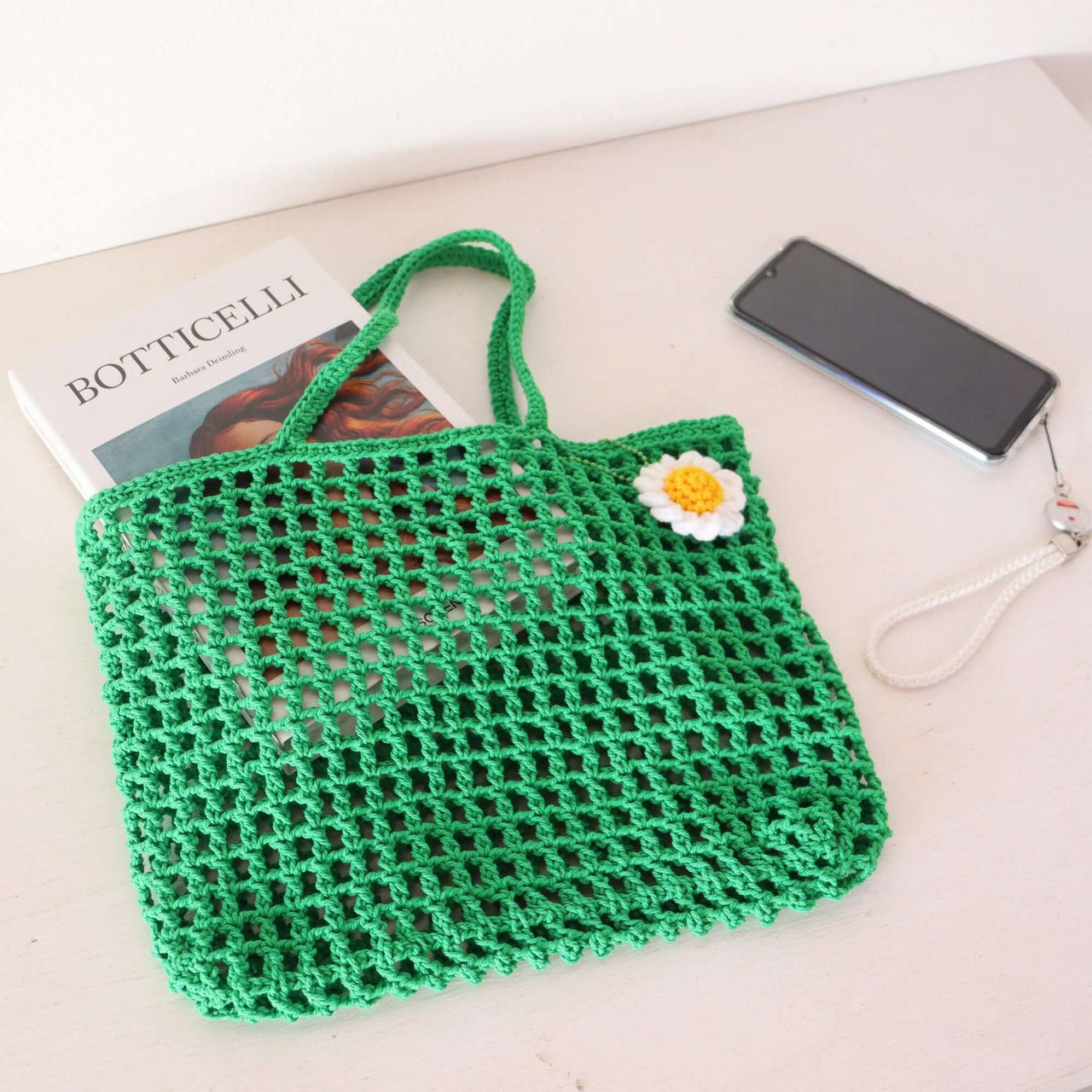 Green Crochet Bag — eco-friendly straw handbag woven from natural fibres