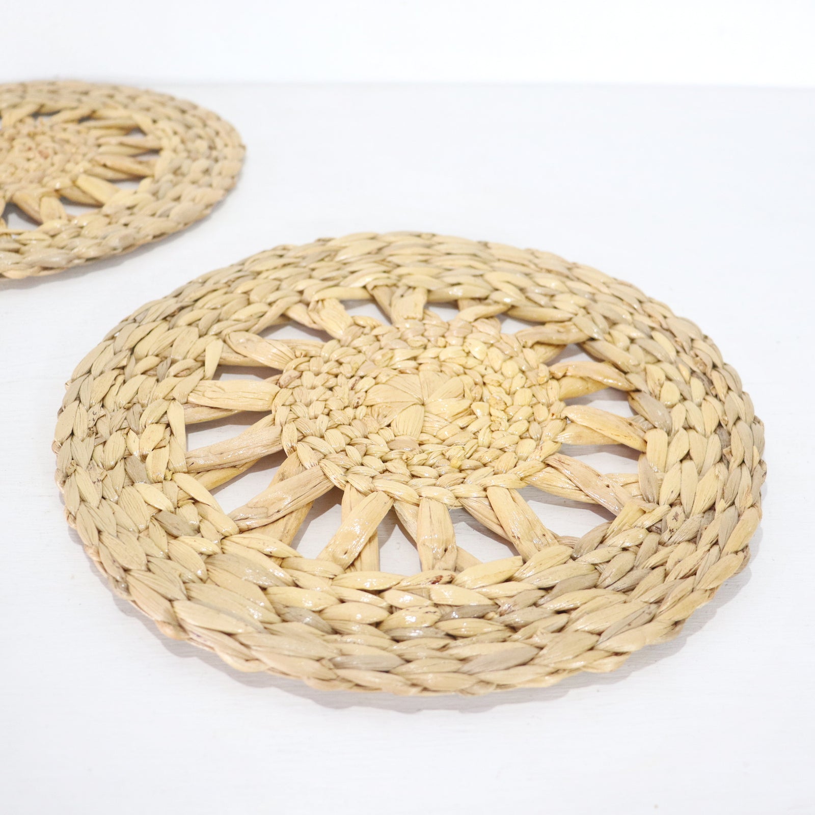 YA NI SA - Water Hyacinth Boho Placemats