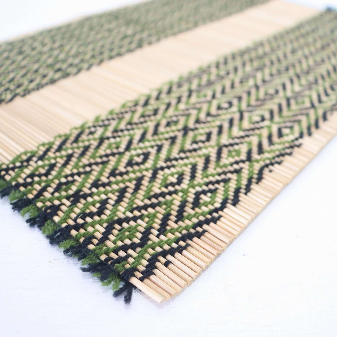 PHIN NA RA - Woven Boho Placemats