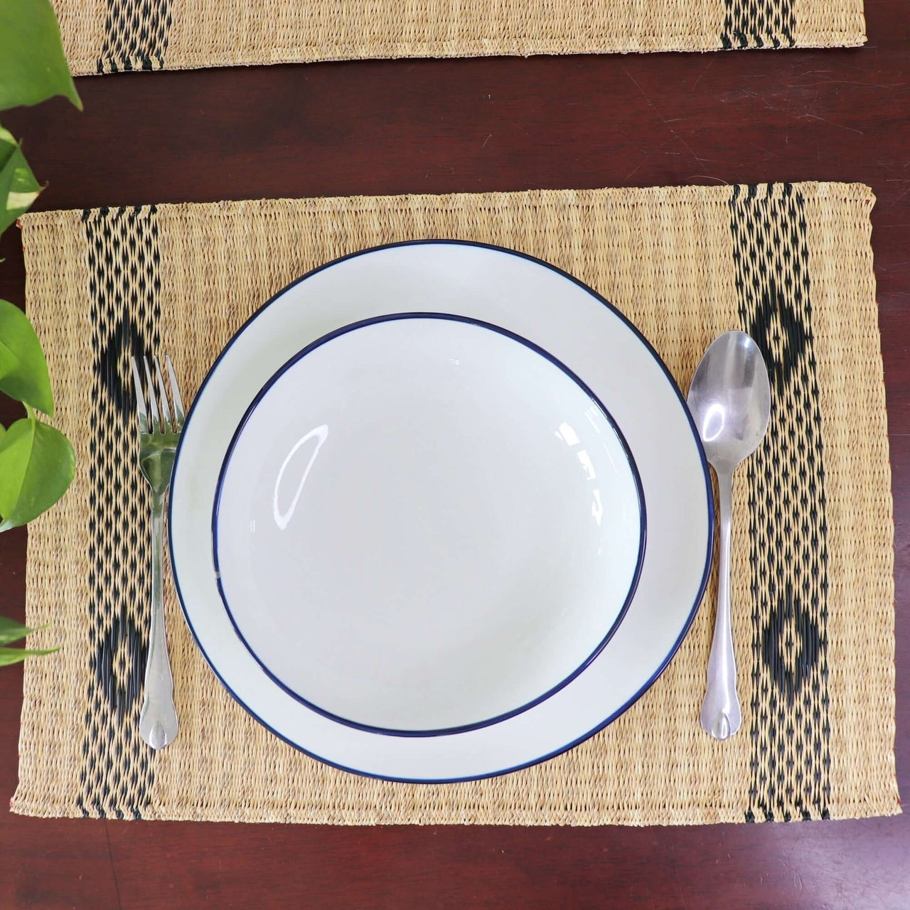 Lavida - Handwoven Sedge Placemat with Khid Pattern
