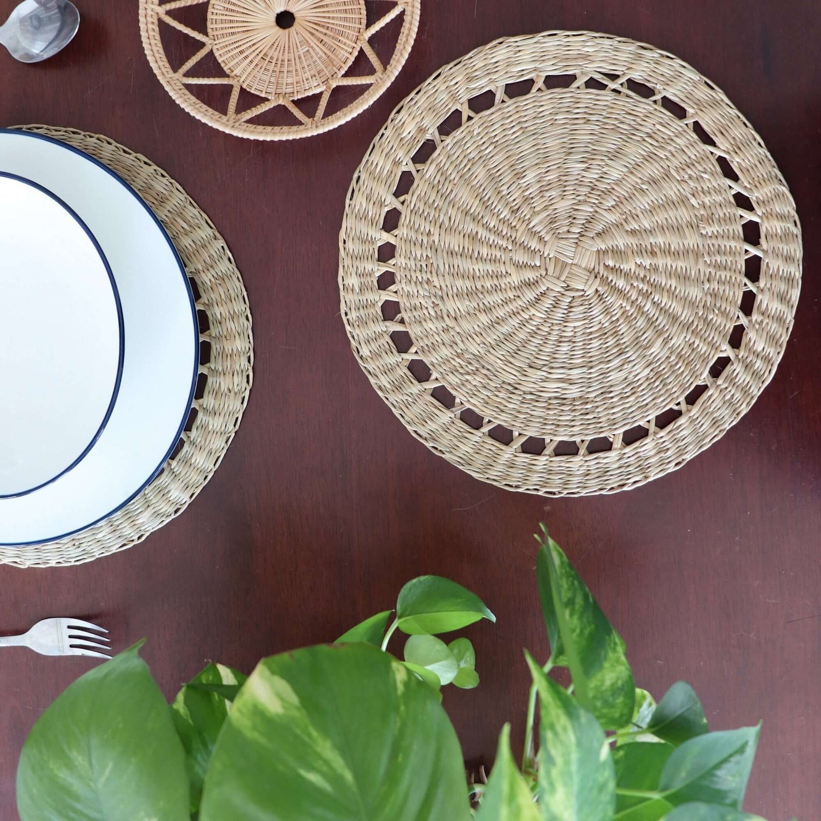 Lavin – Natürlicher Rundes Sumpfgras Platzset