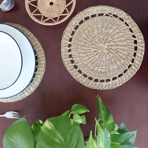 Lavin – Natural Sedge Round Placemat