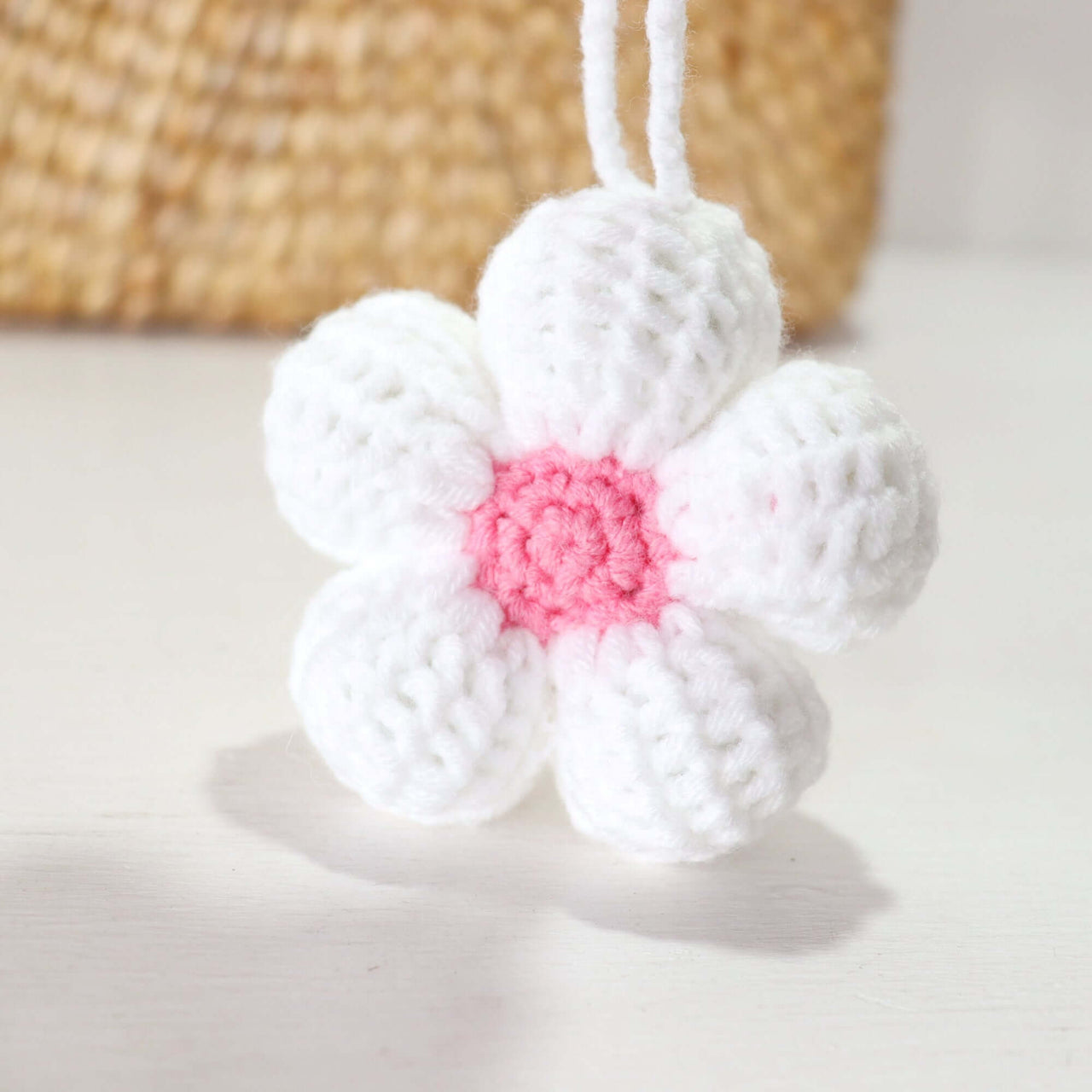 BAG CHARM FLOWER — handwoven bag charm with a natural boho finish