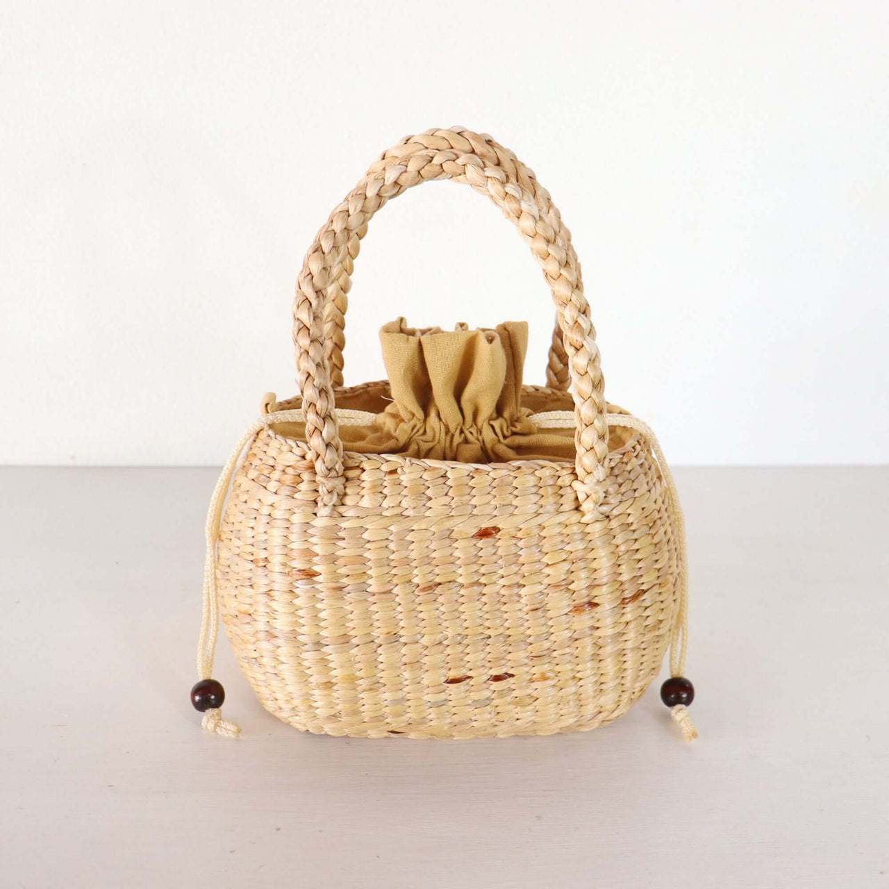 Nongpanee — sustainable straw basket bag made from natural fibres