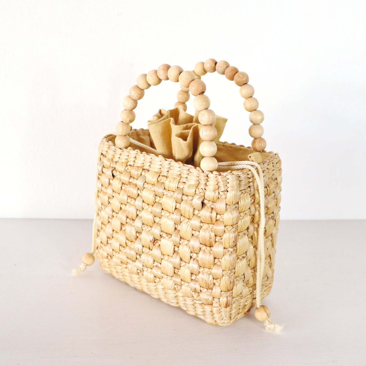 Ratsame — lightweight straw handbag for warm-weather styling