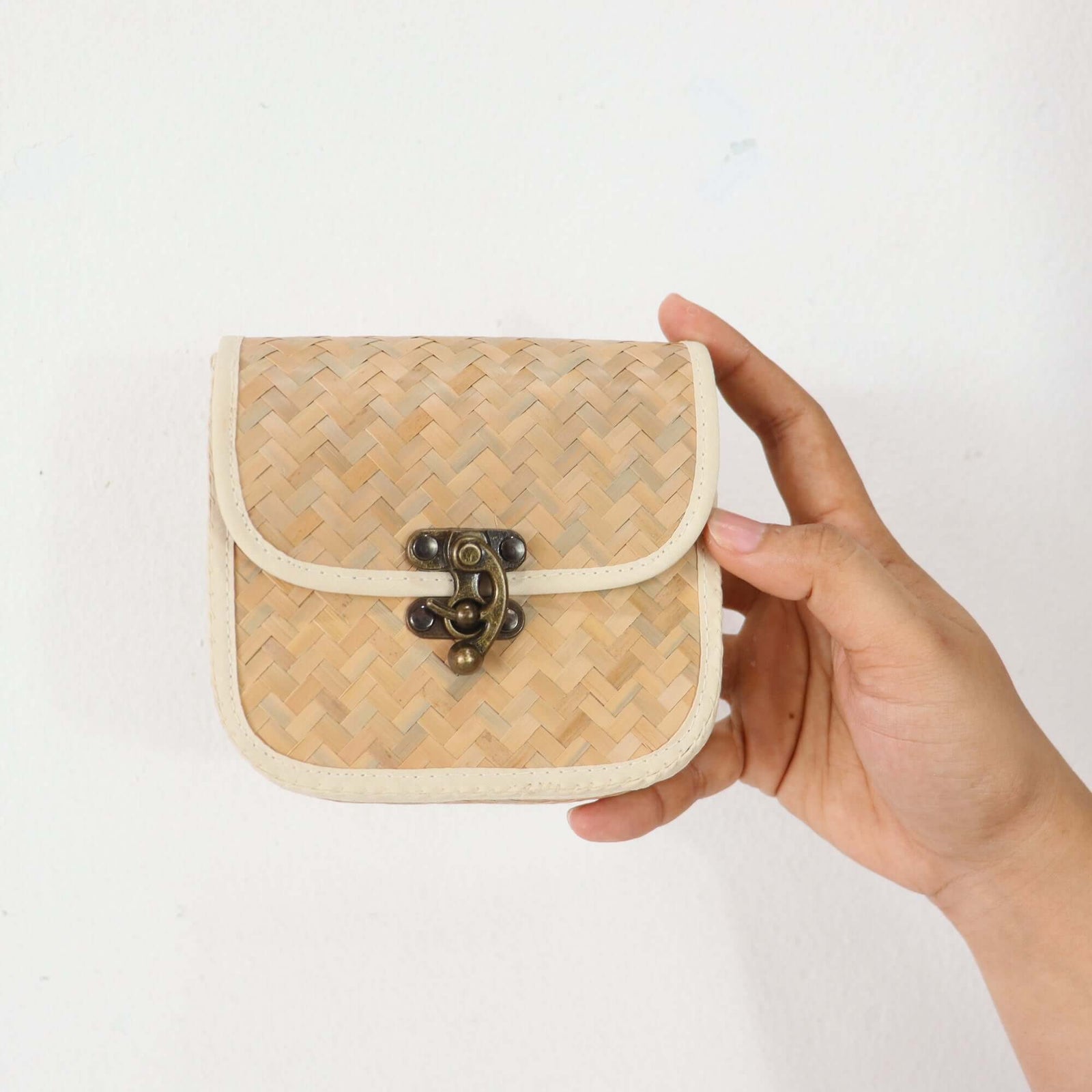 YU JIN Cross Body Bag - White