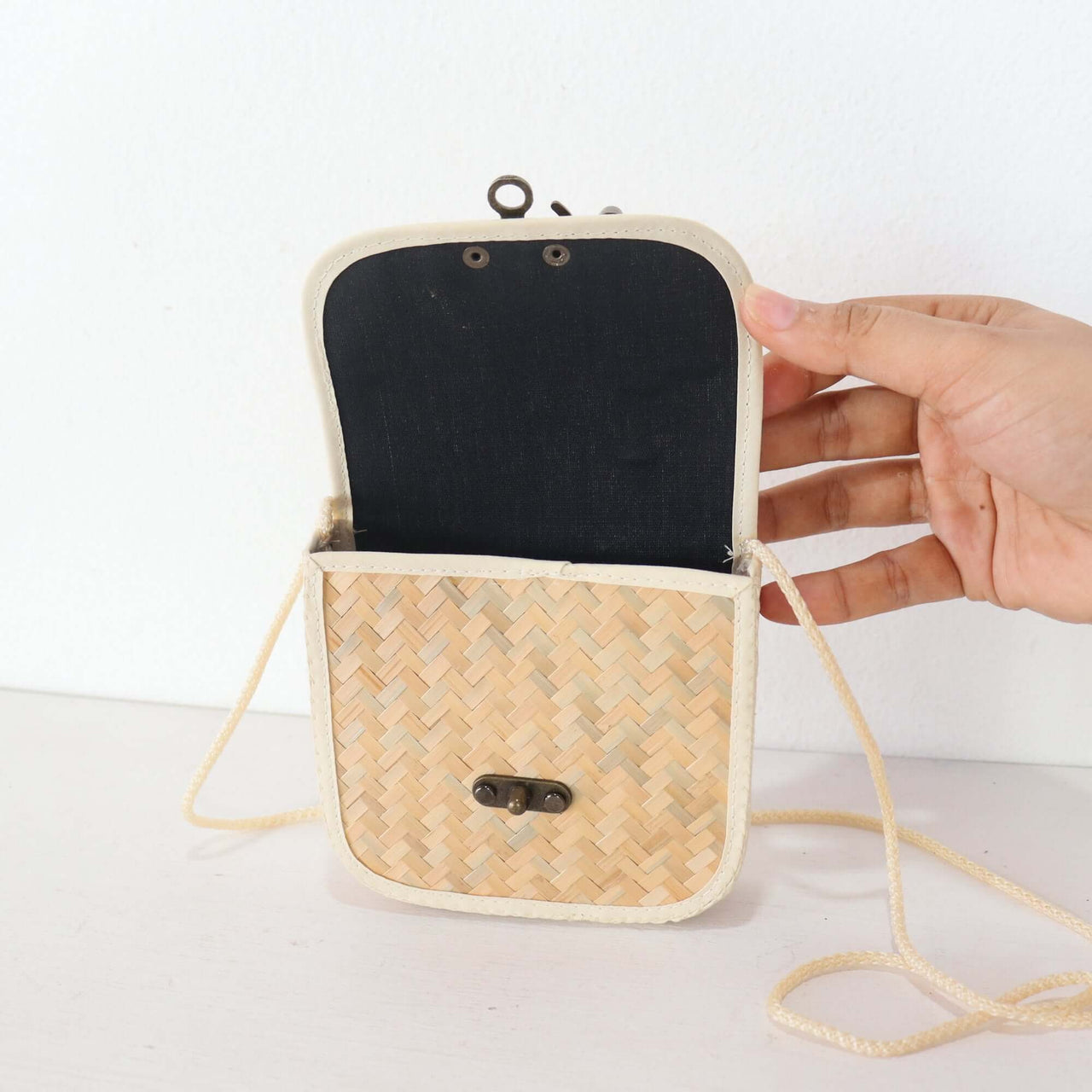YU JIN Cross Body Bag - White