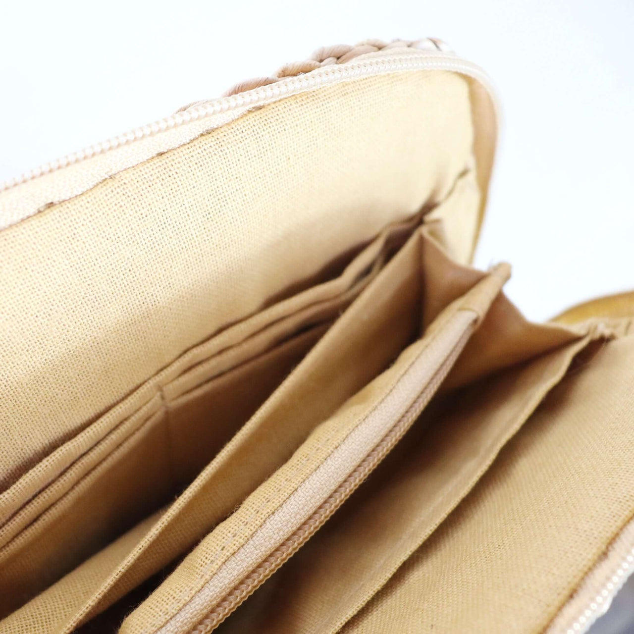 Mali — handwoven straw clutch bag with a soft, natural weave