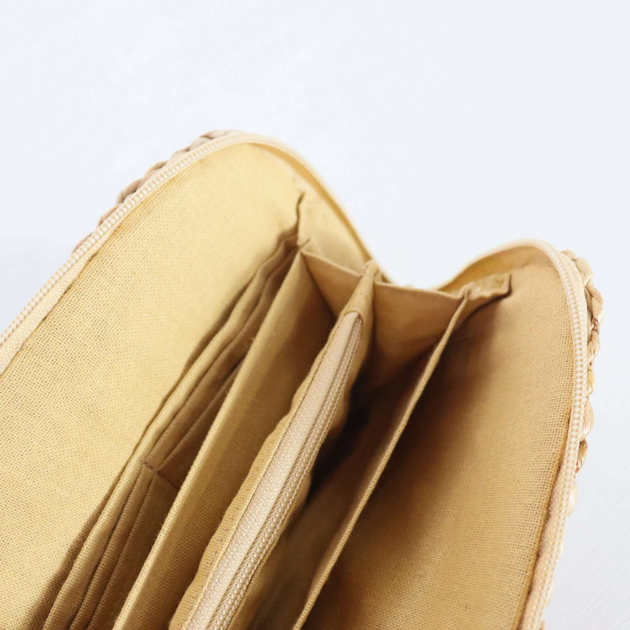 Mali — straw clutch bag with a relaxed, vacation-ready look