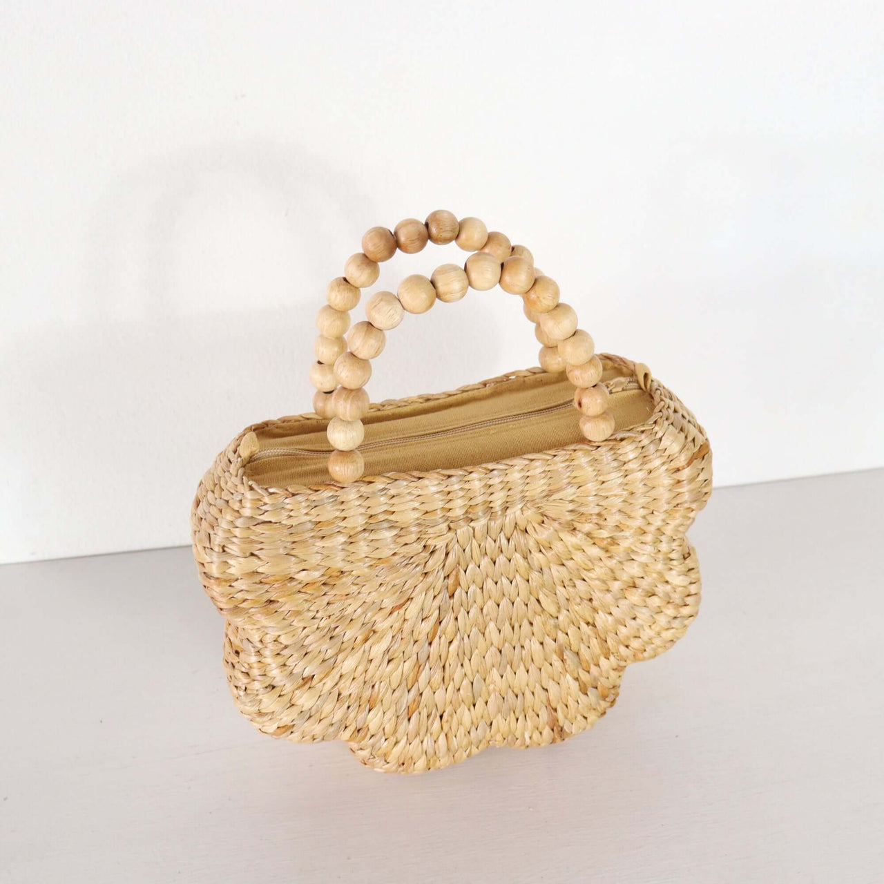 Valee — sustainable straw handbag made from natural fibres