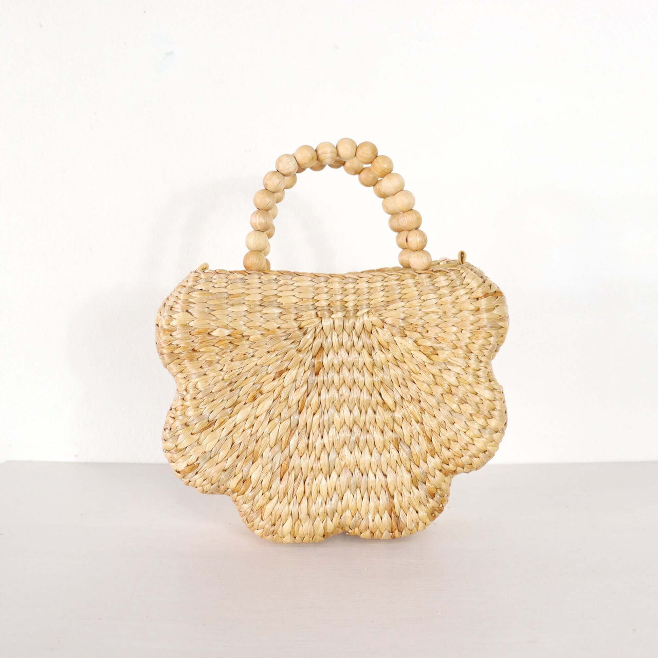Valee — straw handbag with a relaxed, vacation-ready look