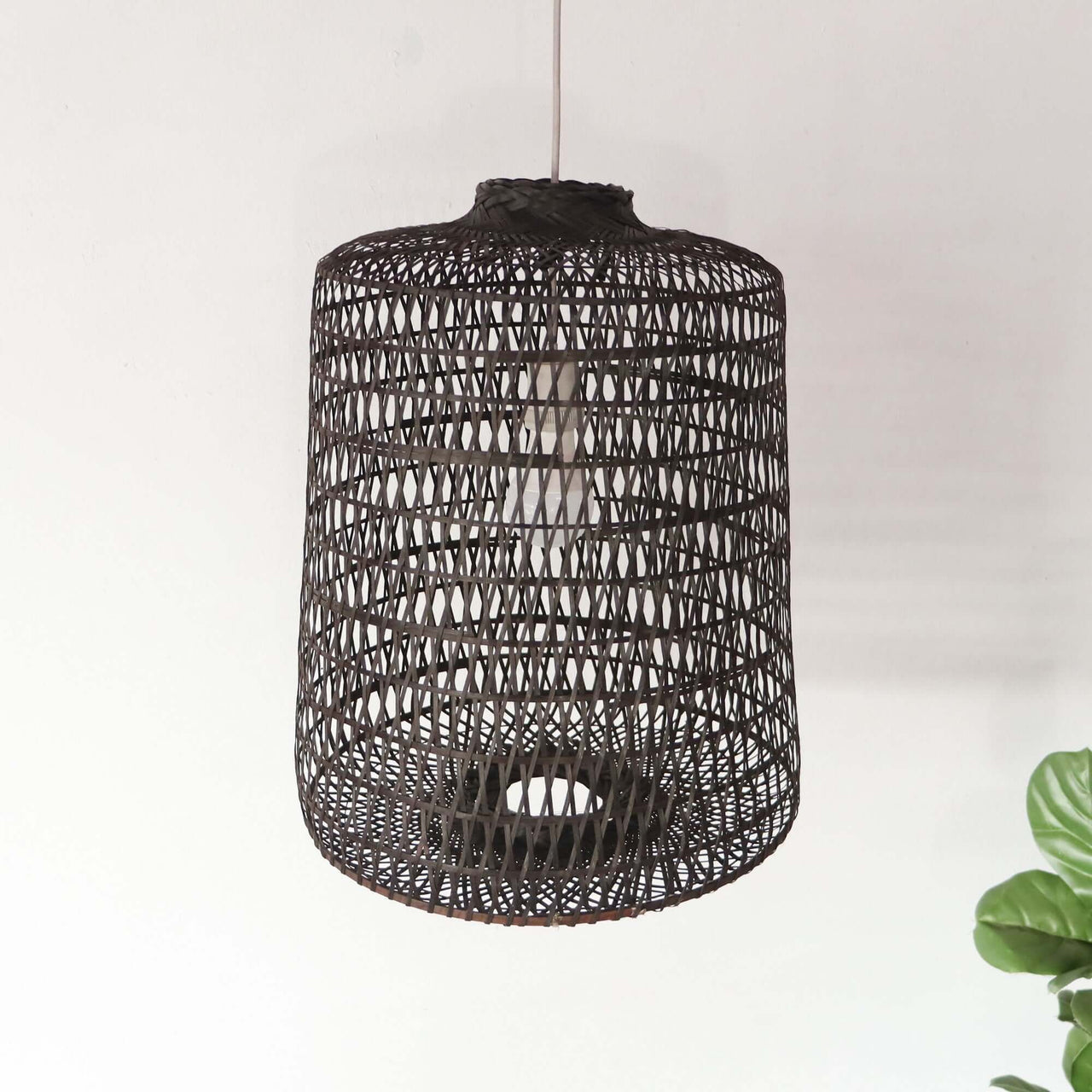 BLACK VAREE - Black Bamboo Pendant Light
