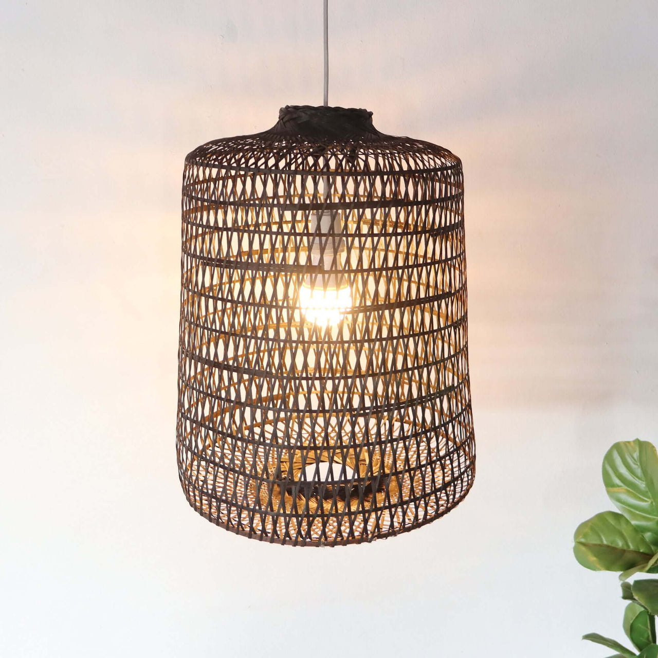 BLACK VAREE - Black Bamboo Pendant Light