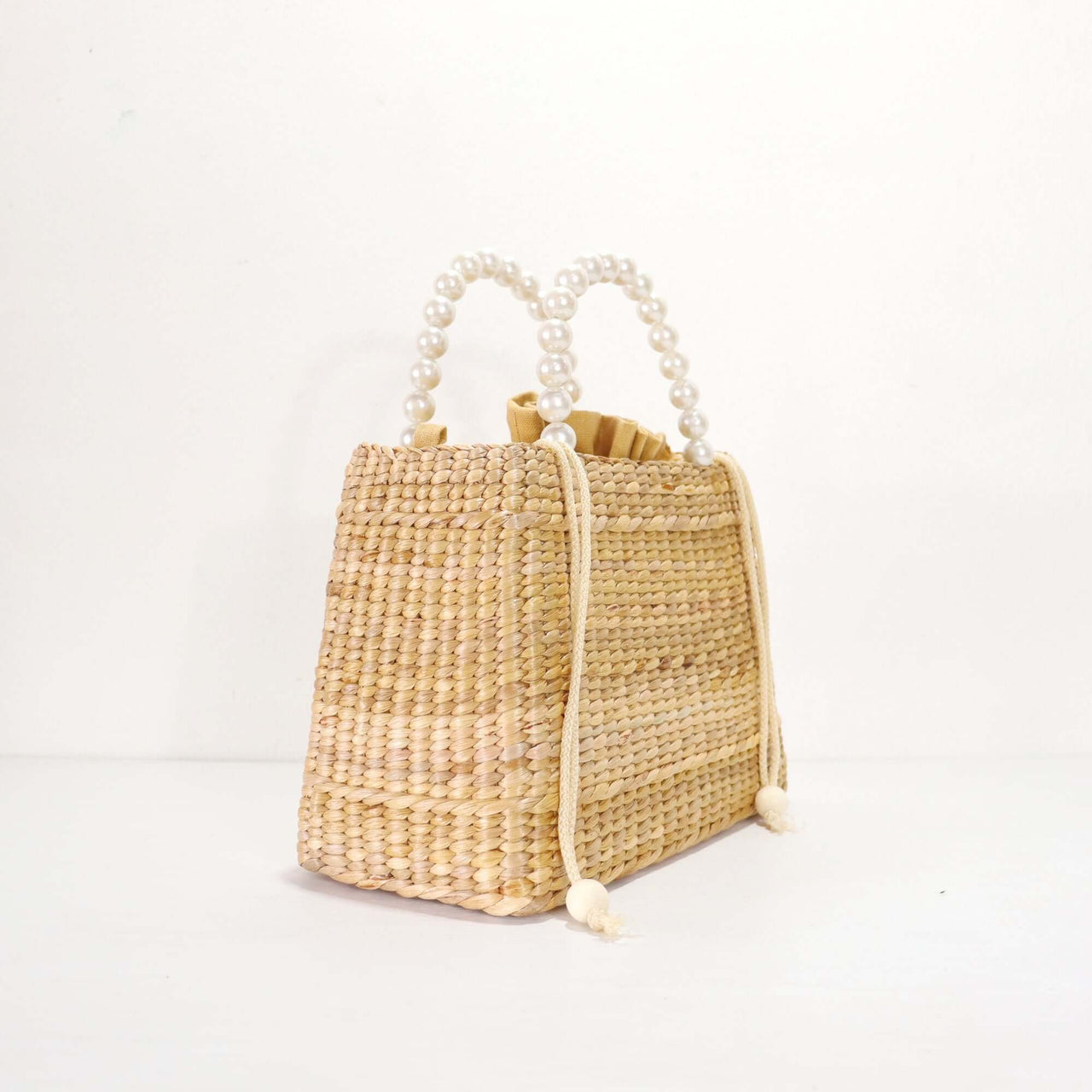 Lala — straw handbag with a relaxed, vacation-ready look