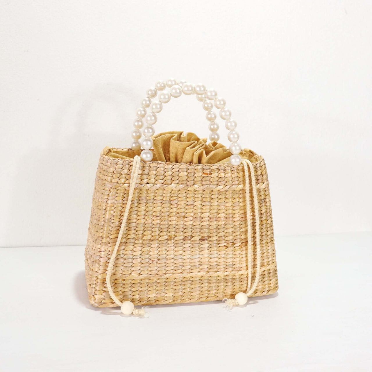 Lala — lightweight straw handbag for warm-weather styling