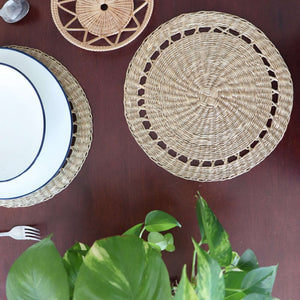 Lavin – Natural Sedge Round Placemat