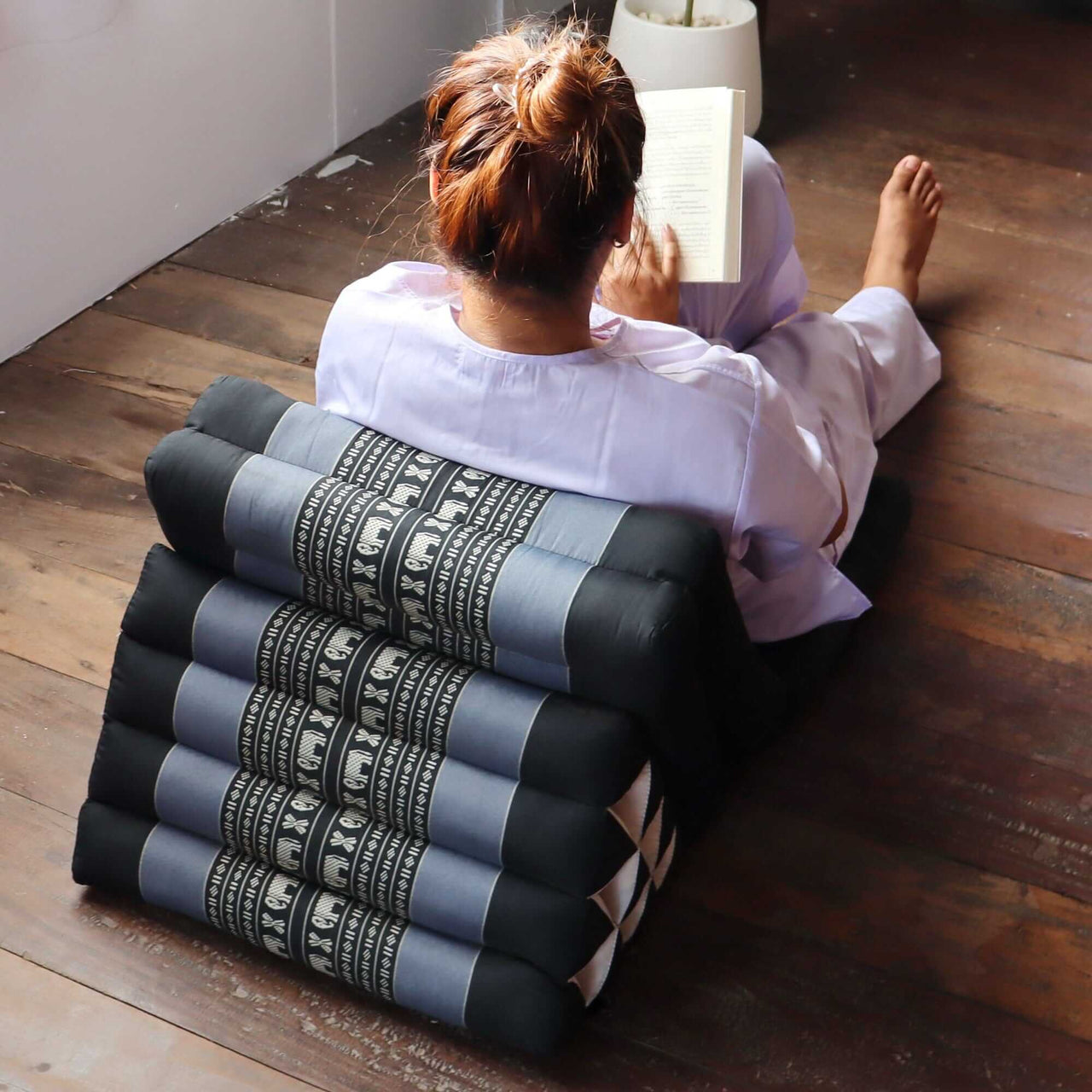 CHON NA KAN - Thai Triangle Cushion (3 Fold - Dark Blue)