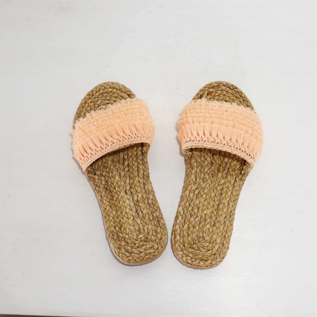 TA LI NAN - straw shoes