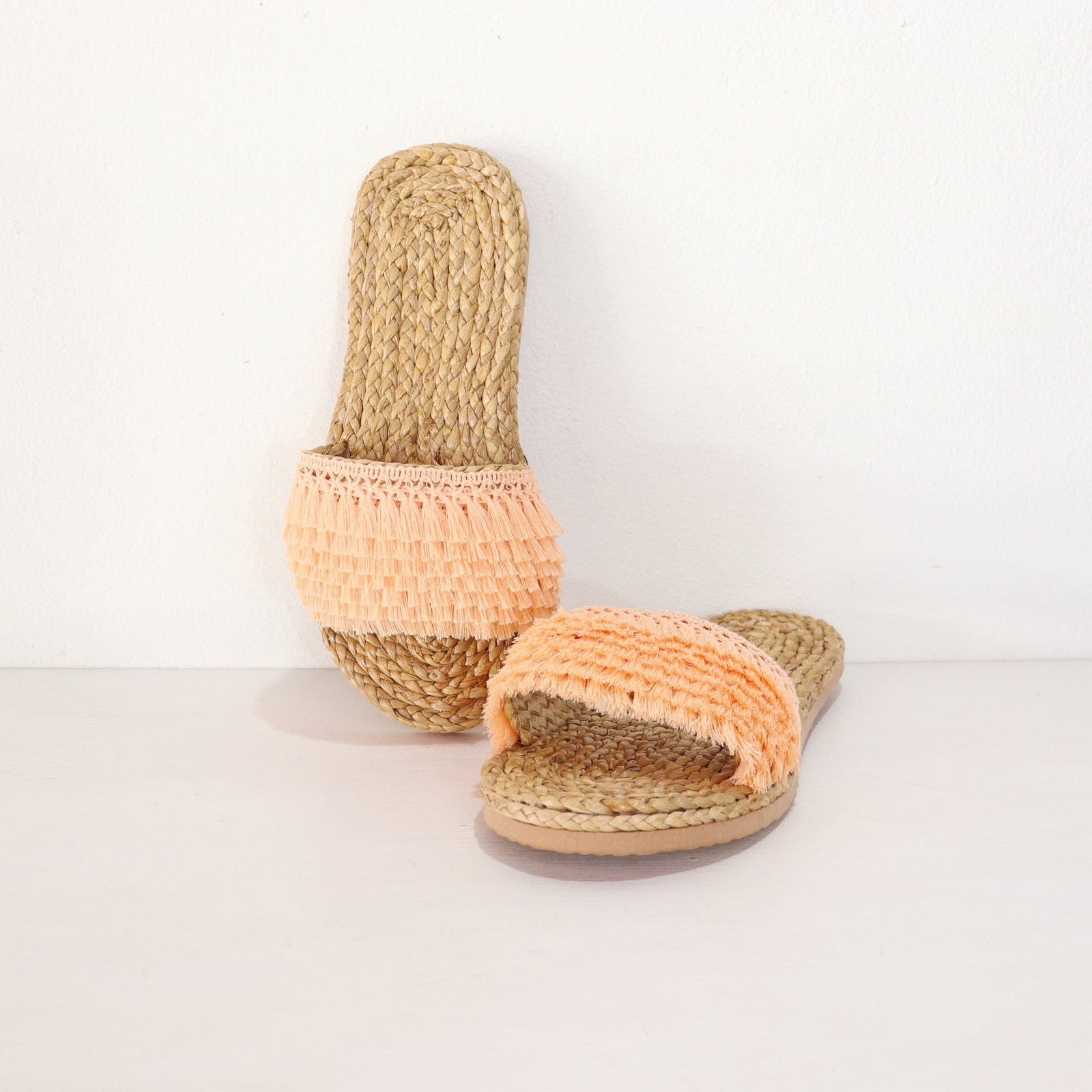 TA LI NAN - straw shoes