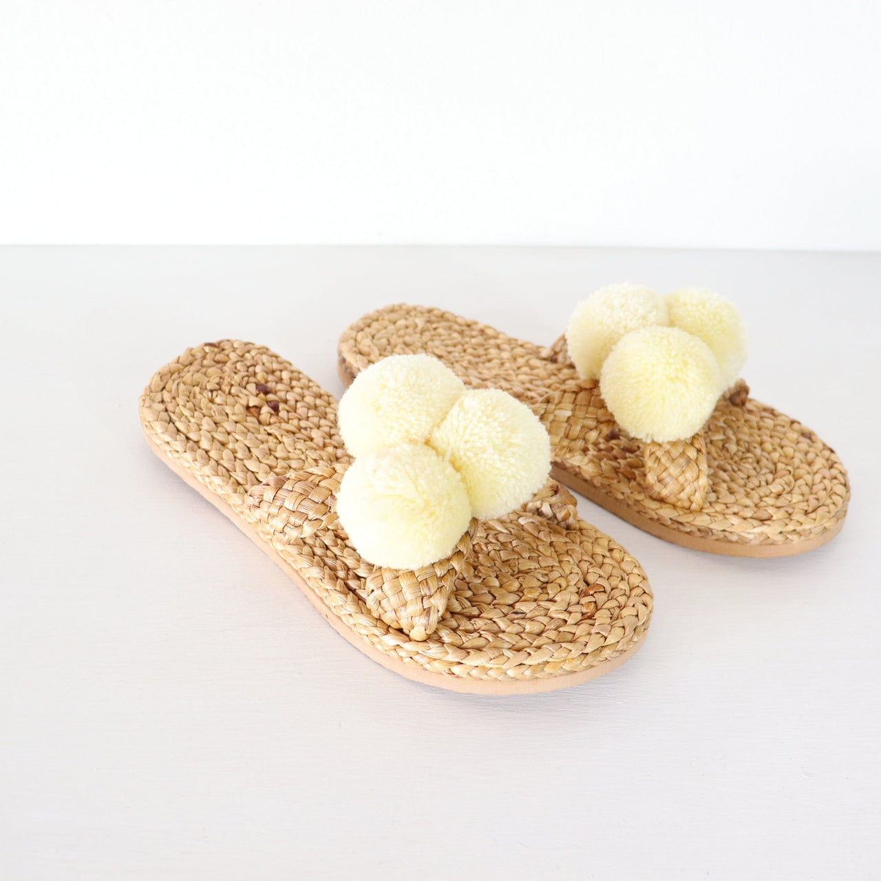 NEE RA CHA - Straw Shoes