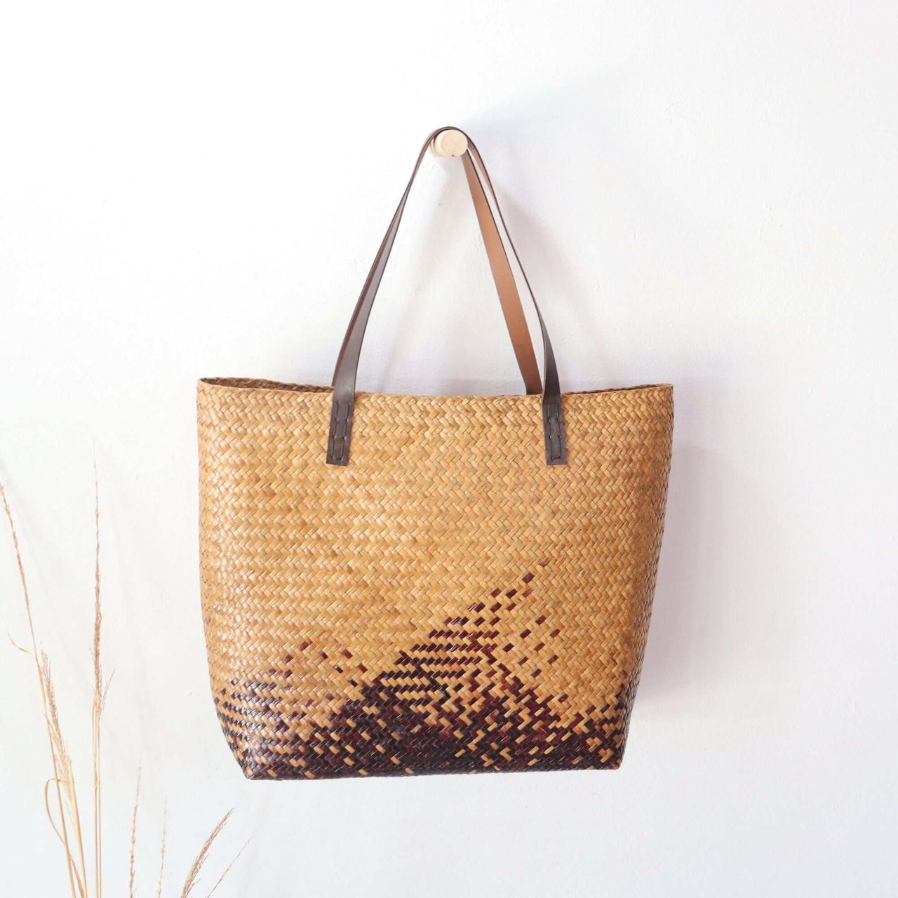 NUN THA PIN - Shoulder Straw Bag