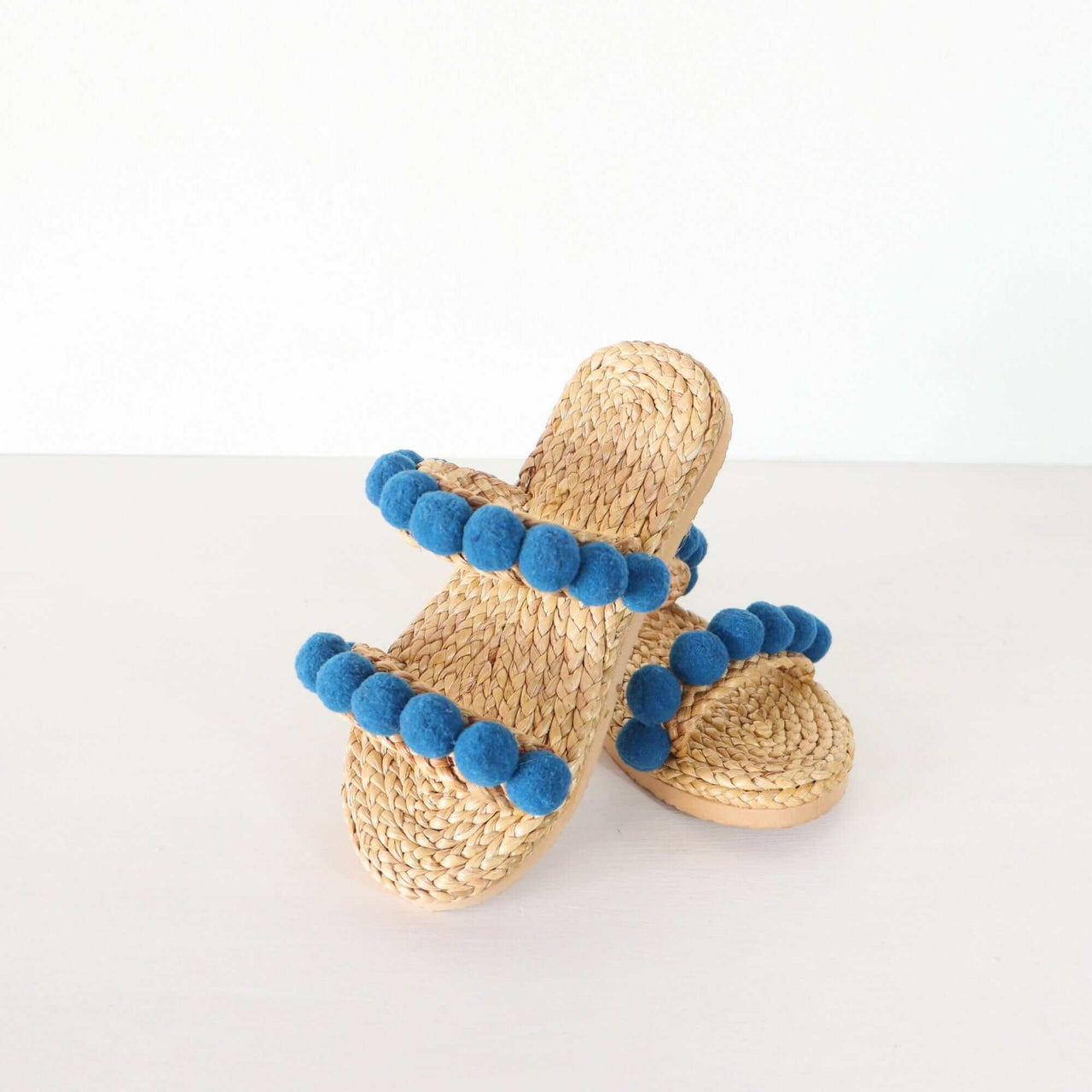 JIT SI NEE - Straw Shoes