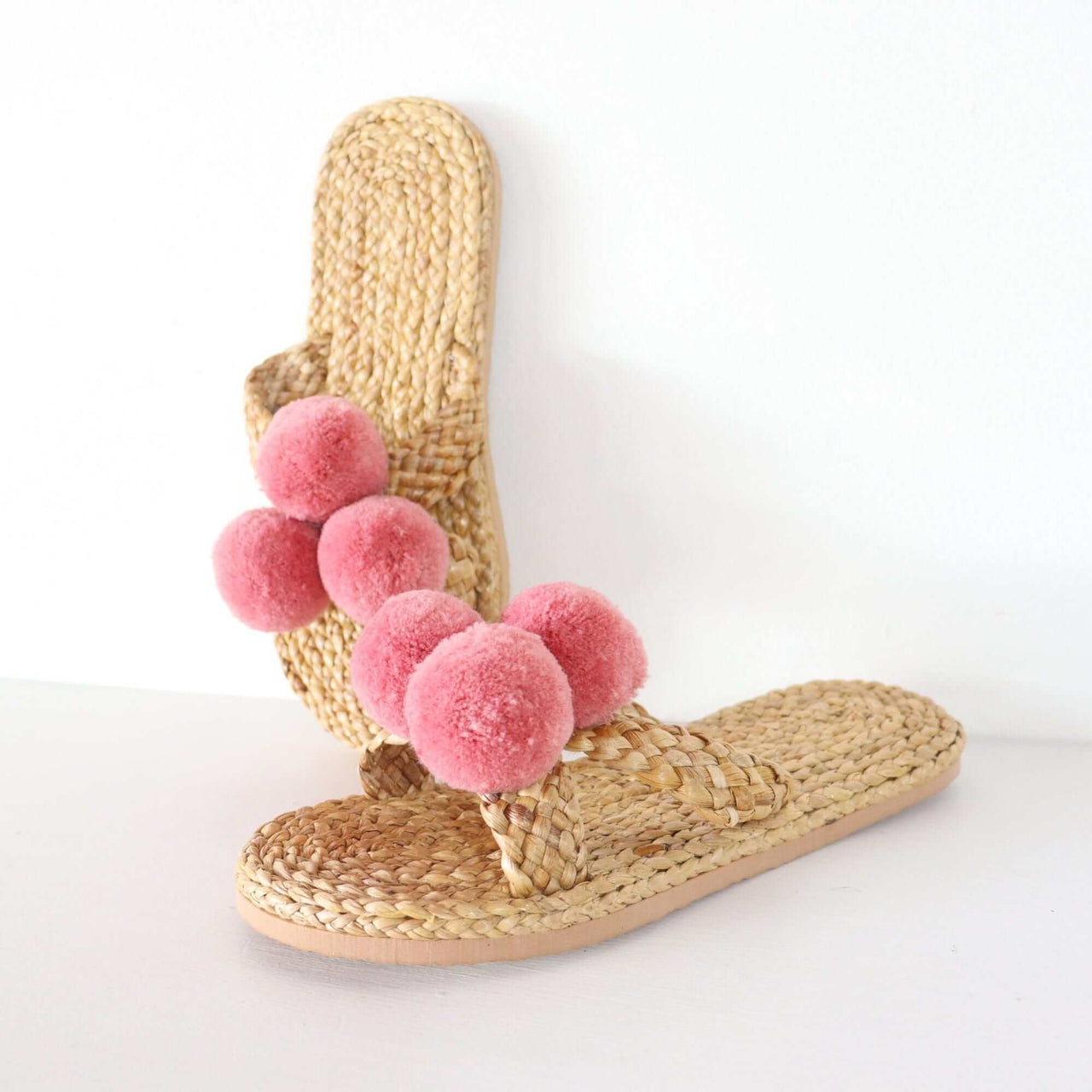 NA LIN YA - Straw Shoes
