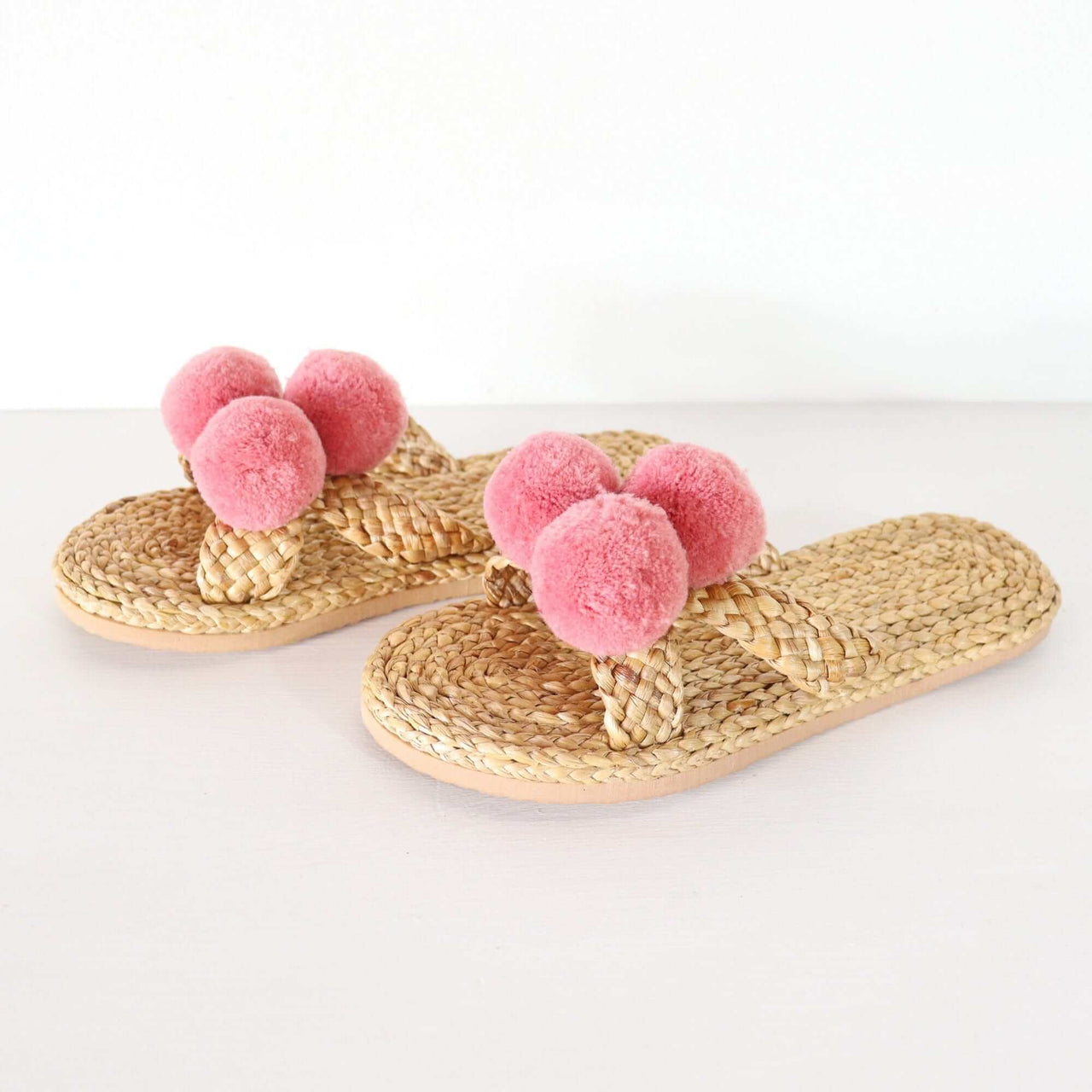 NA LIN YA - Straw Shoes