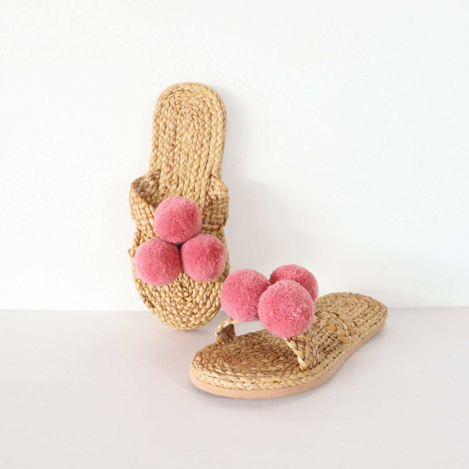 NA LIN YA - Straw Shoes