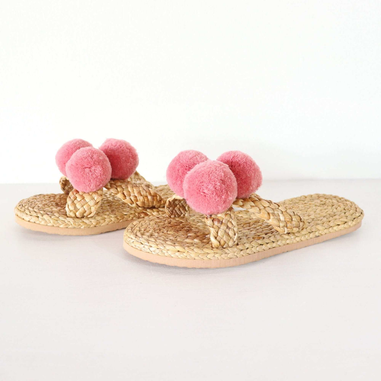 NA LIN YA - Straw Shoes