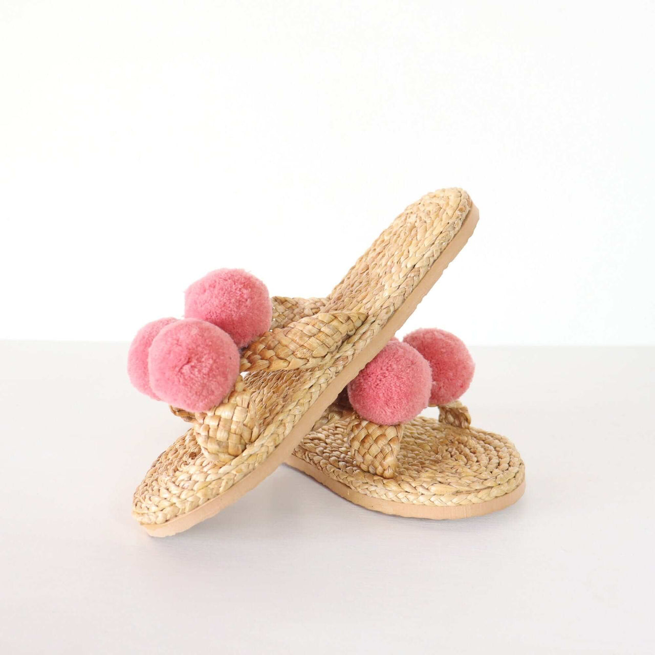 NA LIN YA - Straw Shoes