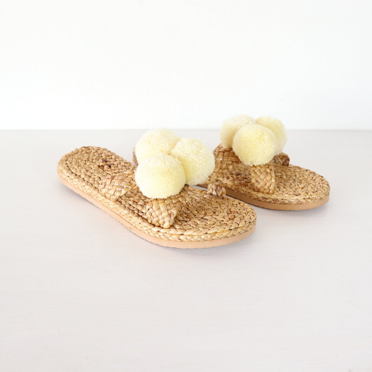 NEE RA CHA - Straw Shoes