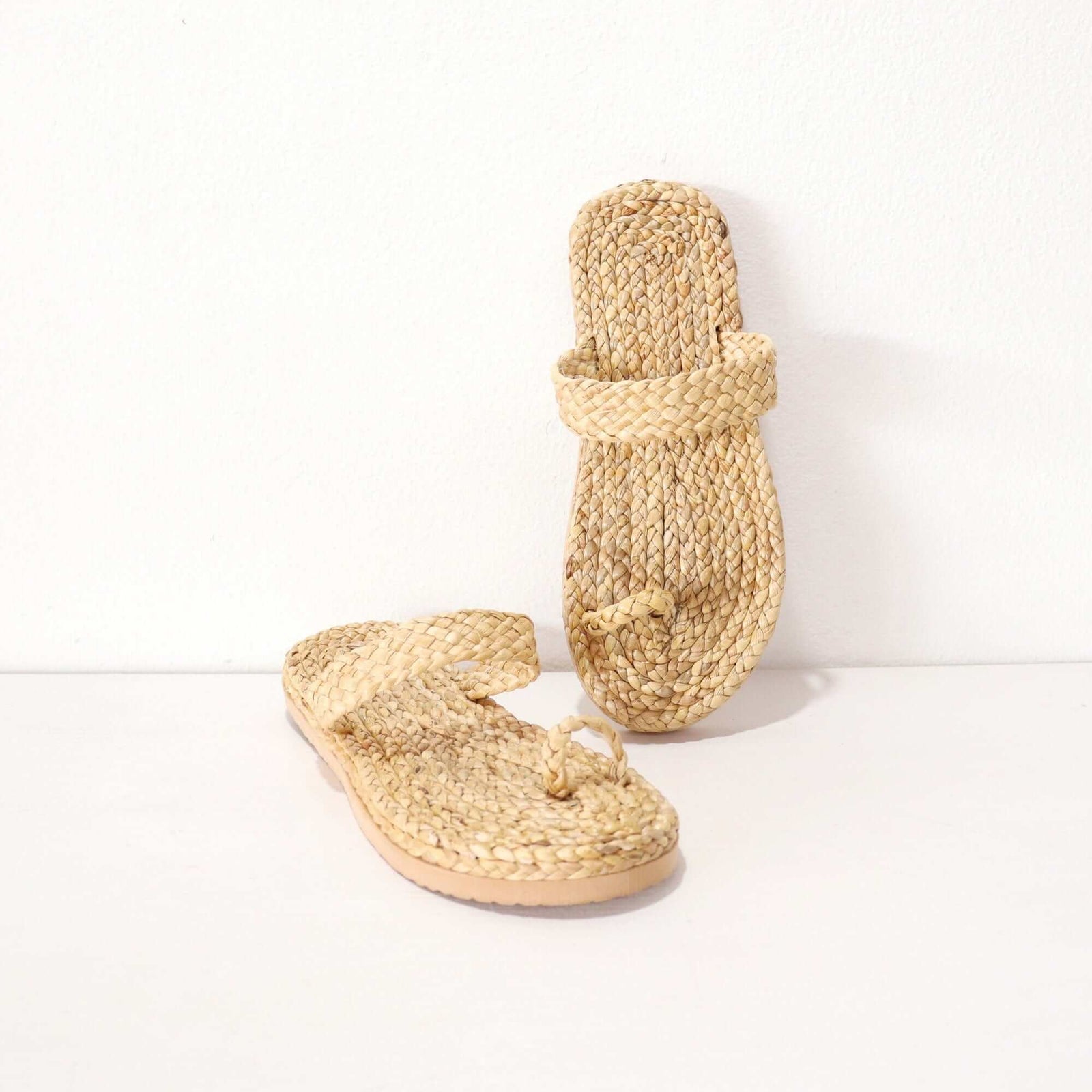 DA NI TA- Straw shoe