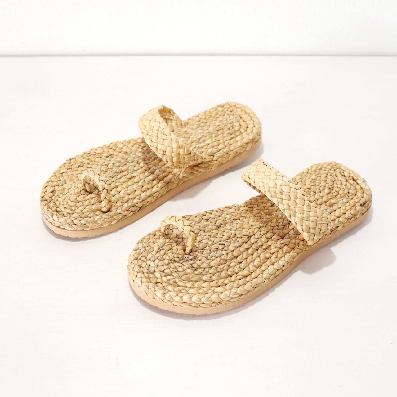 DA NI TA- Straw shoe