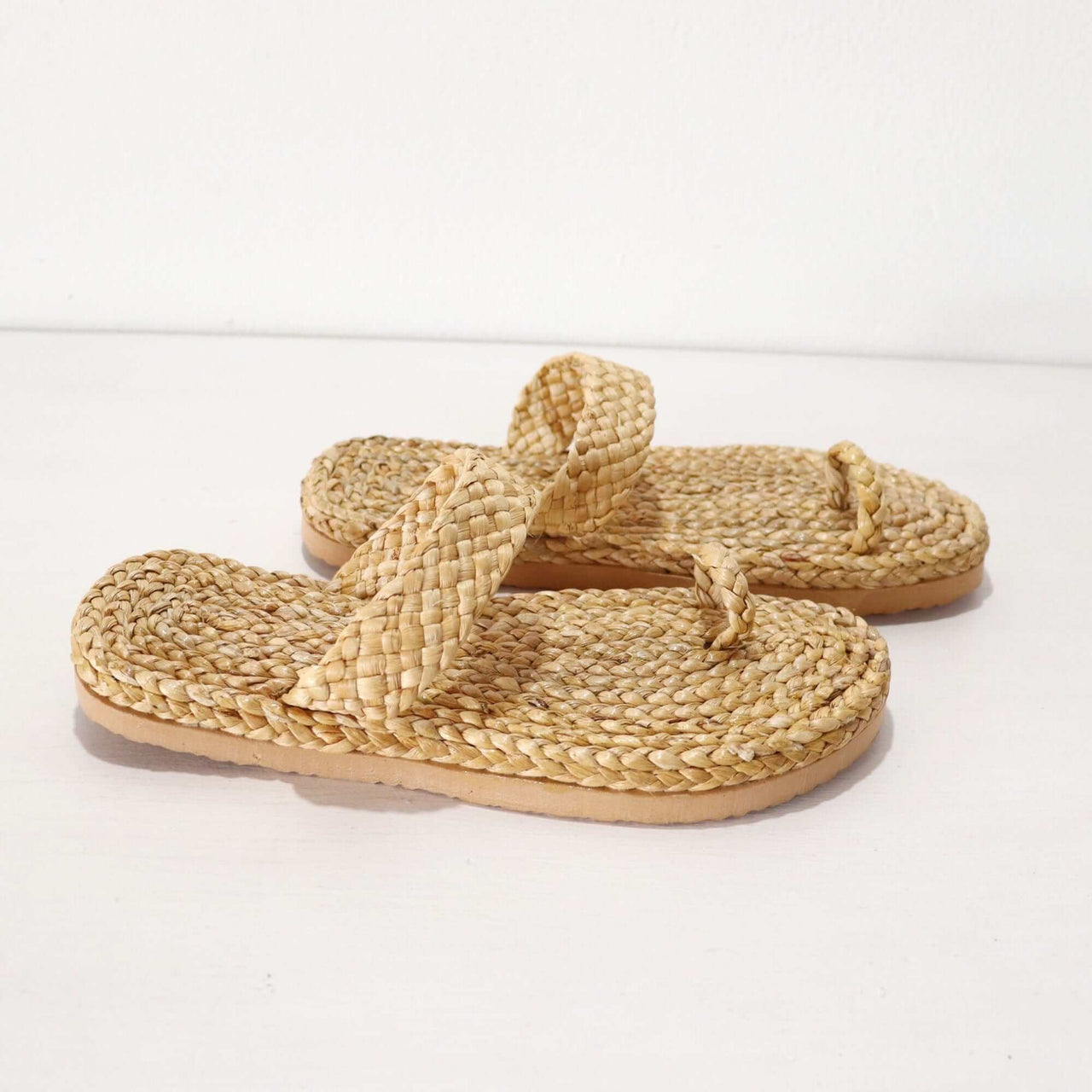 DA NI TA- Straw shoe