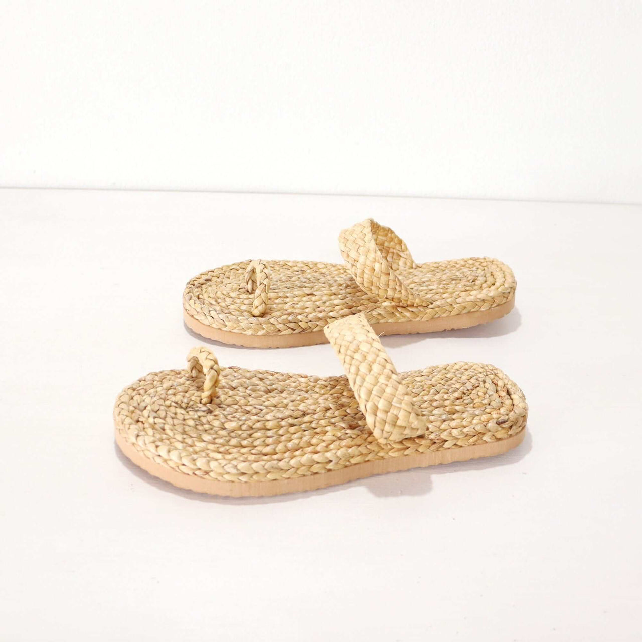 DA NI TA- Straw shoe